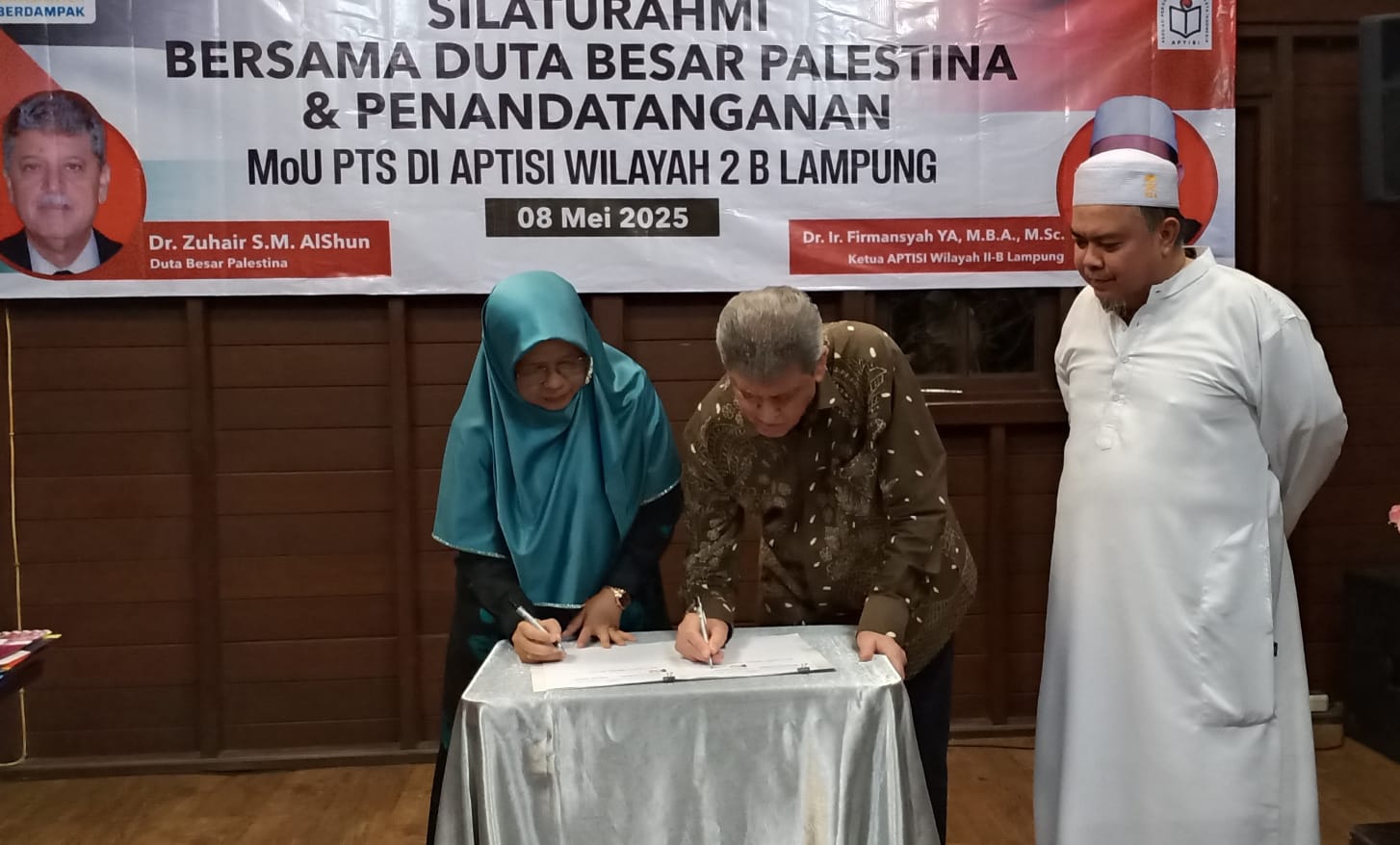 REKTOR UMPRI TANDATANGANI MOU DENGAN KEDUTAAN BESAR PALESTINA