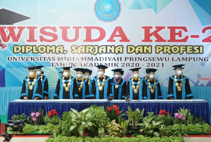 UMPRI MENGGELAR WISUDA KE-2